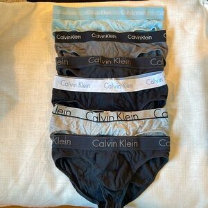 Men’s M low rise Calvin Klein briefs lot